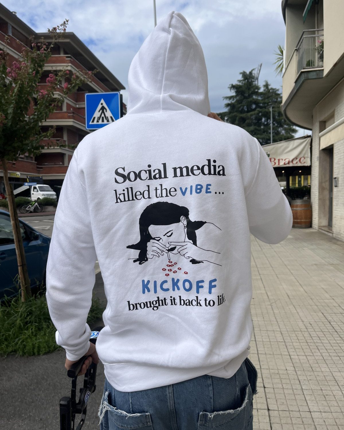 La felpa KickOff: Social media killed the vibe, KickOff brought it back to life